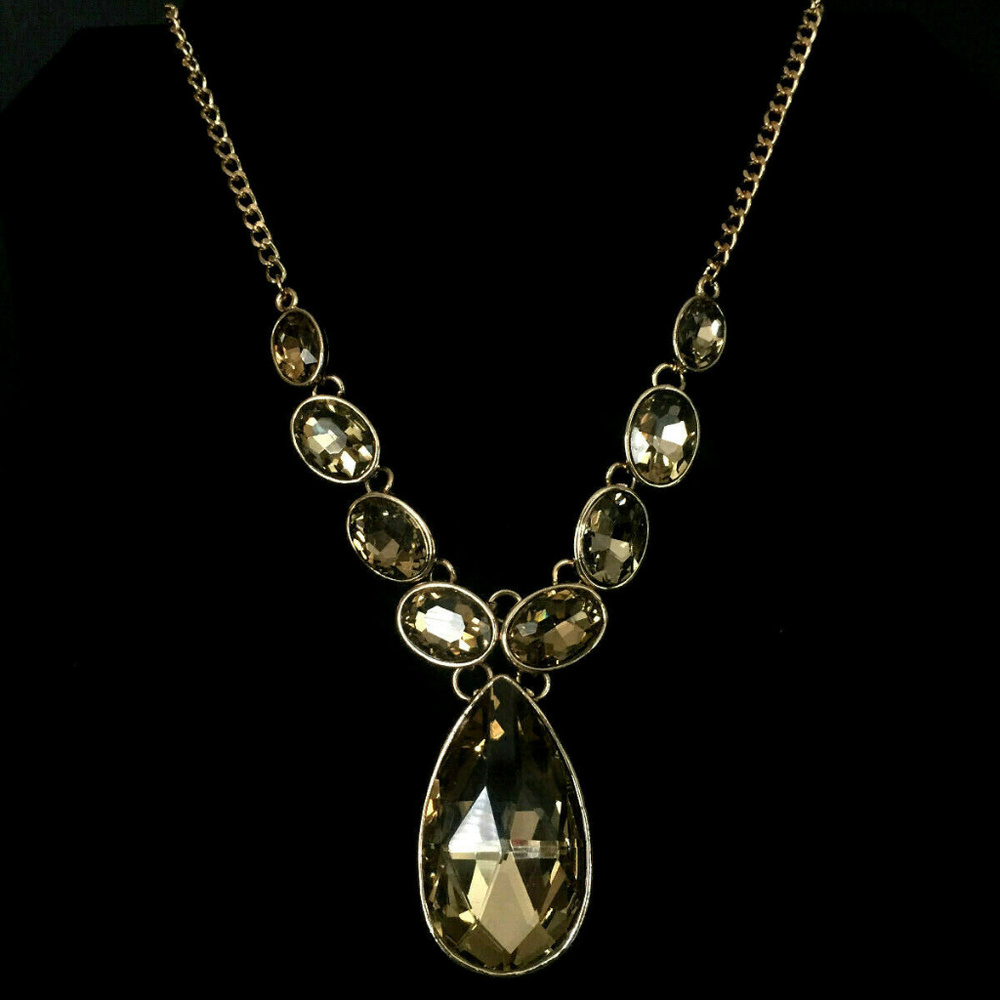 Elegant Gold Necklace with Crystal Accents
